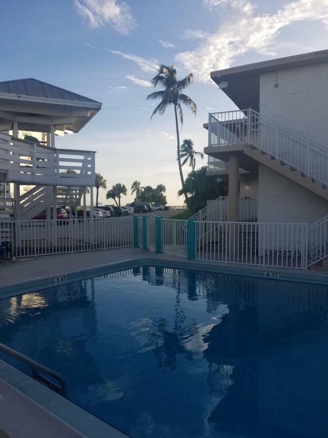 Carousel Beach Inn Fort Myers Beach Exterior foto